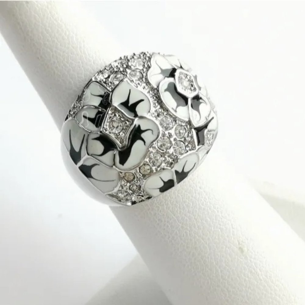NEW Dome ring  flowers in black and white enamel and cz size 7